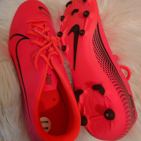 Nike Shoes - WOMEN NIKE SOCCER SNEAKERS SHOES CLEATS SIZE 11